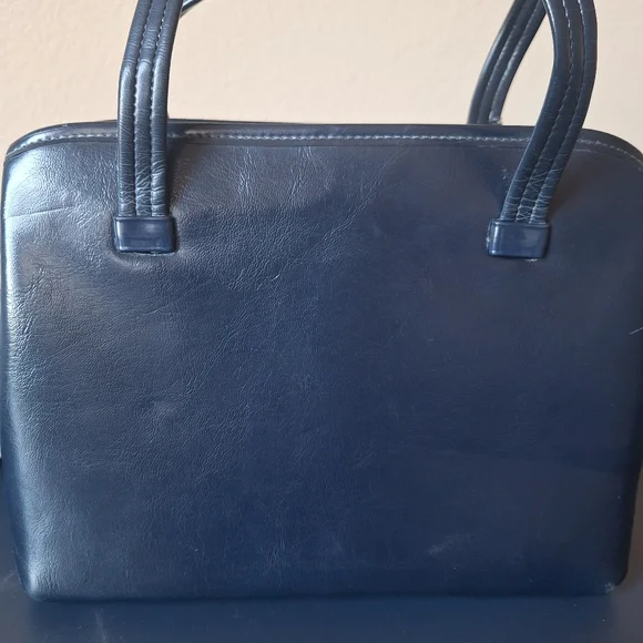 Stylish Navy, Red, and White Vintage Handbag - Picture 3 of 9